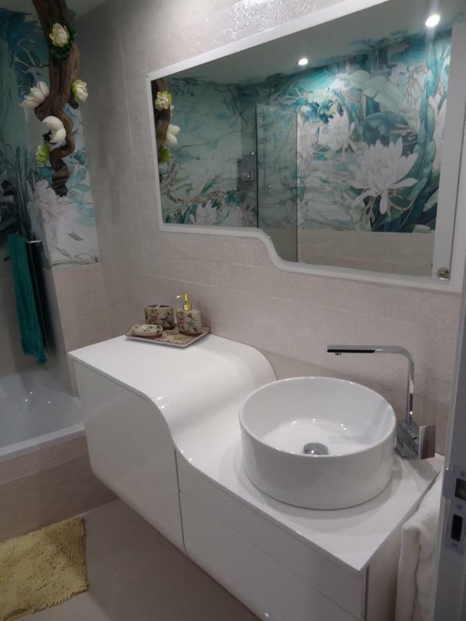 Infostays Maria Zambrano Malaga Luaran gambar